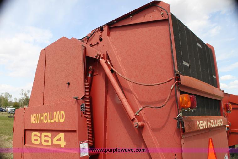 image for item I7419 1997 New Holland 664 round baler
