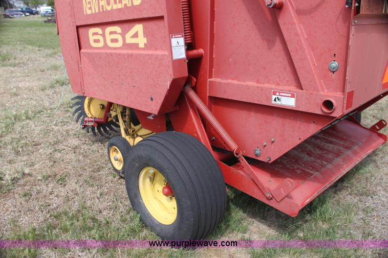image for item I7419 1997 New Holland 664 round baler