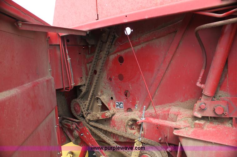 image for item I7419 1997 New Holland 664 round baler