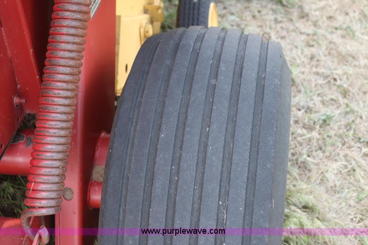 image for item I7419 1997 New Holland 664 round baler