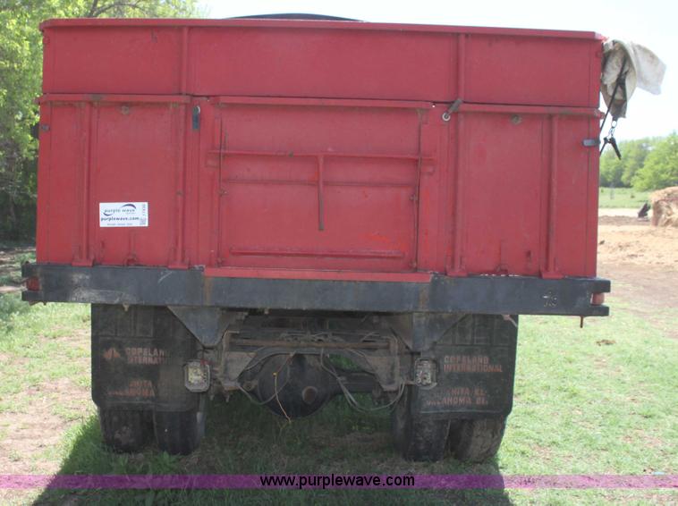 image for item I7430 1981 International S1700 grain truck