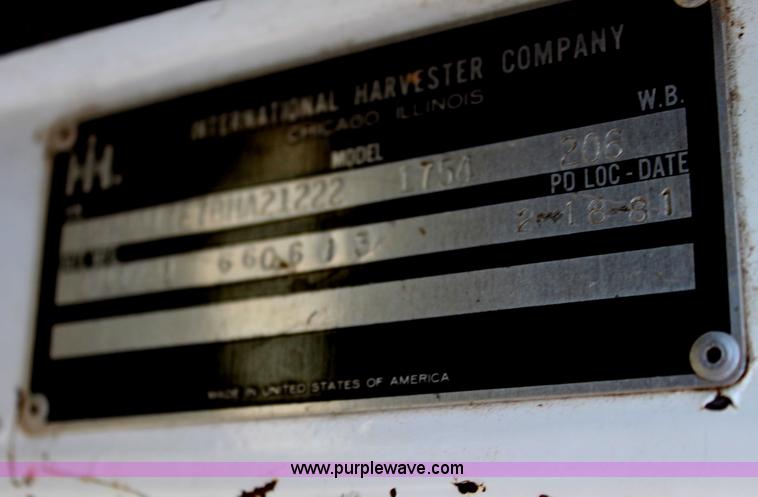 image for item I7430 1981 International S1700 grain truck