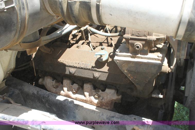 image for item I7430 1981 International S1700 grain truck