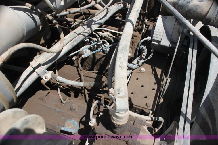 image for item I7430 1981 International S1700 grain truck