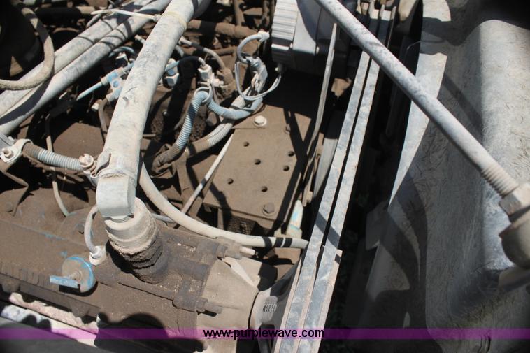 image for item I7430 1981 International S1700 grain truck