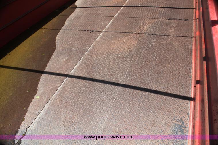 image for item I7430 1981 International S1700 grain truck