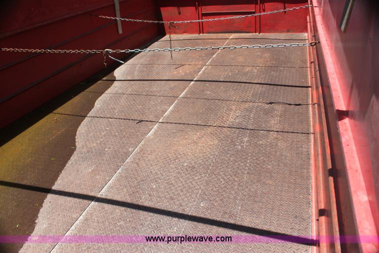 image for item I7430 1981 International S1700 grain truck