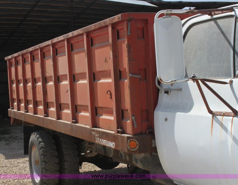 image for item I7470 1979 Chevrolet C60 grain truck