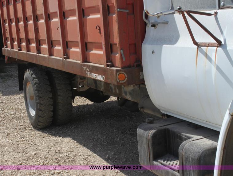 image for item I7470 1979 Chevrolet C60 grain truck