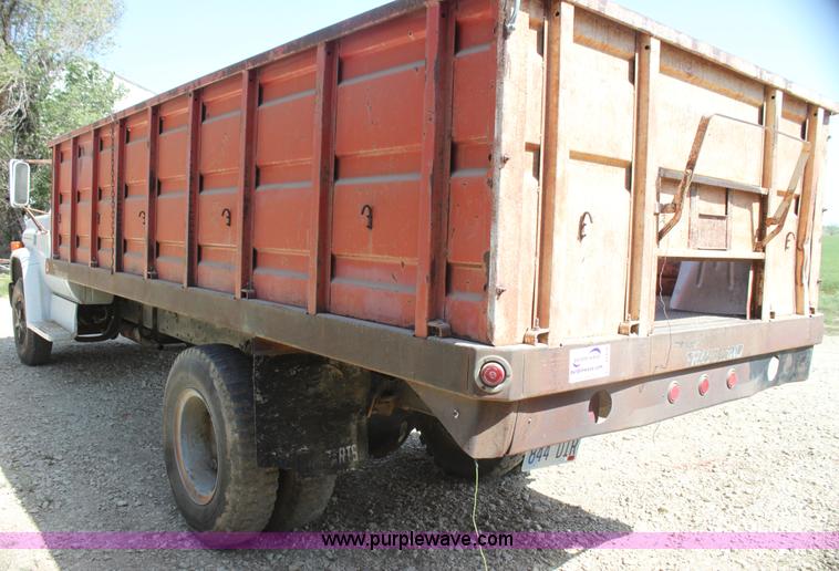 image for item I7470 1979 Chevrolet C60 grain truck