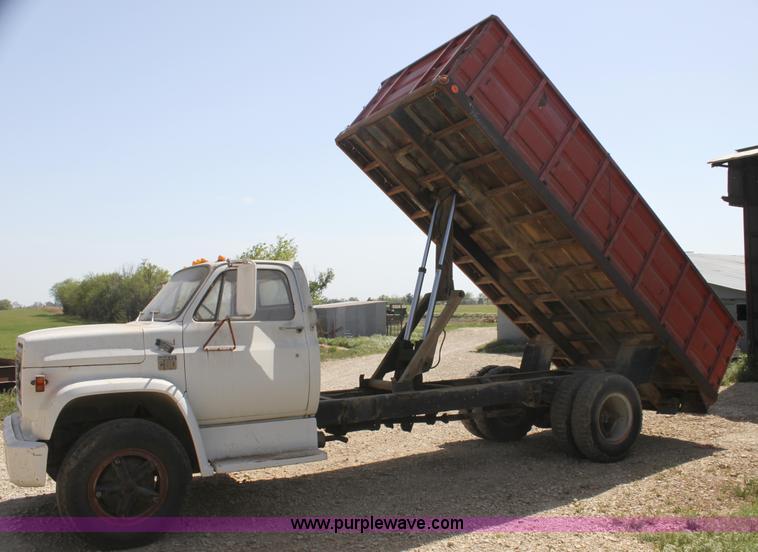 image for item I7470 1979 Chevrolet C60 grain truck