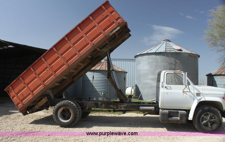 image for item I7470 1979 Chevrolet C60 grain truck