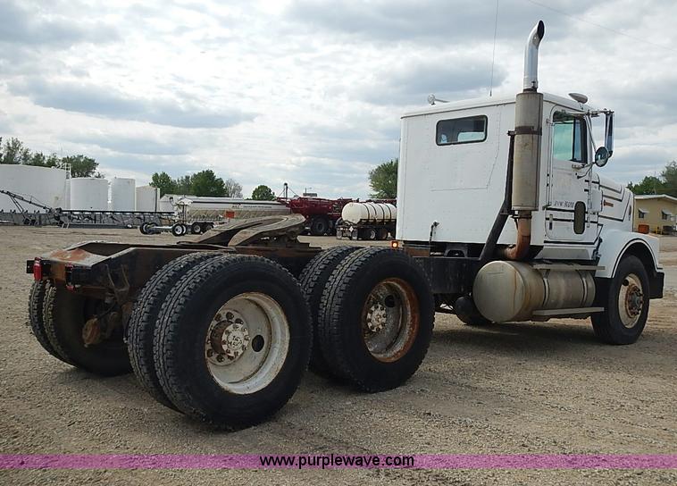 image for item J3228 1990 International 9300 semi truck