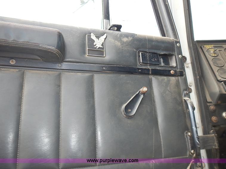 image for item J3228 1990 International 9300 semi truck