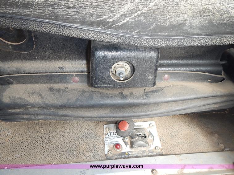 image for item J3228 1990 International 9300 semi truck