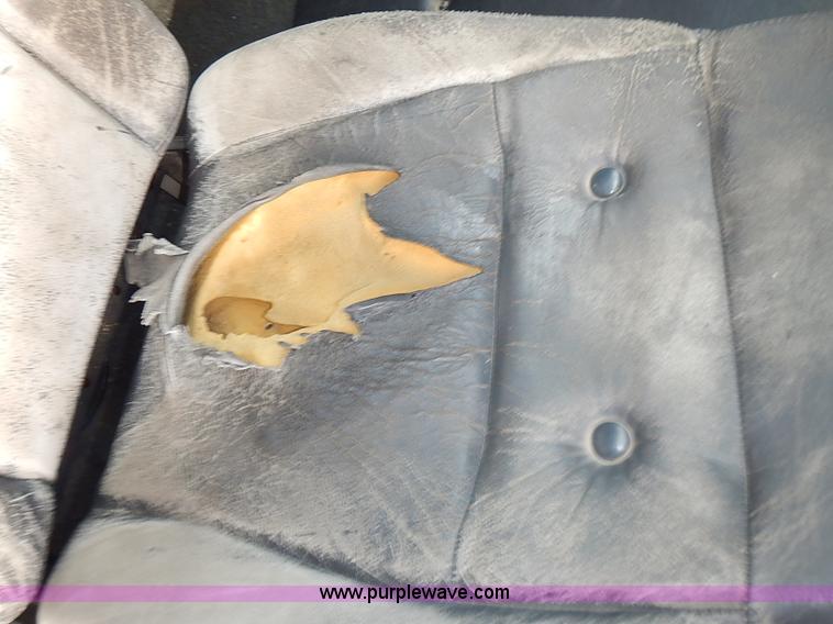 image for item J3228 1990 International 9300 semi truck