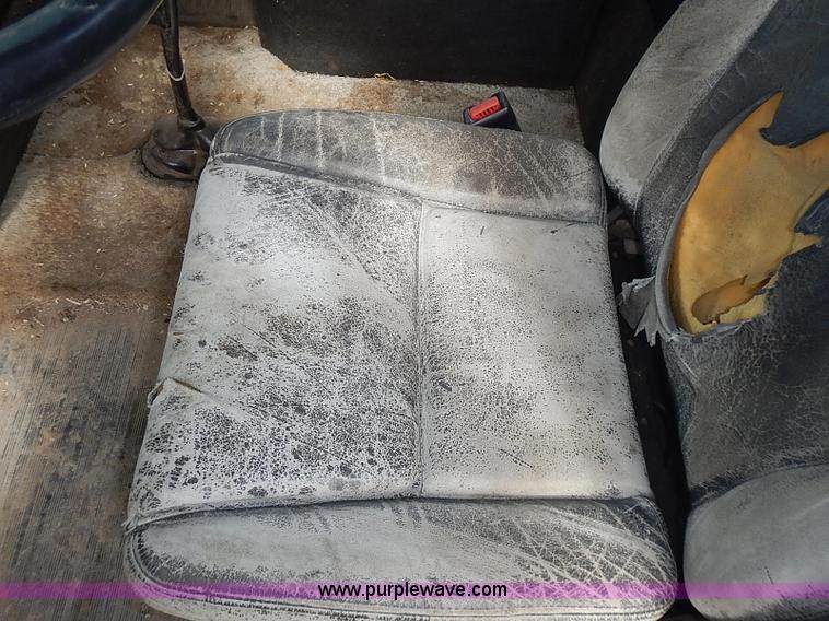 image for item J3228 1990 International 9300 semi truck