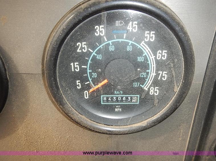 image for item J3228 1990 International 9300 semi truck