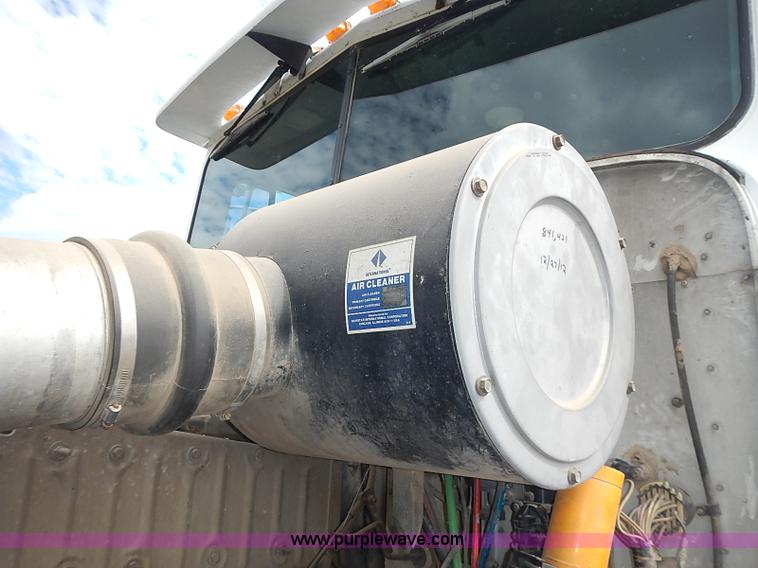 image for item J3228 1990 International 9300 semi truck