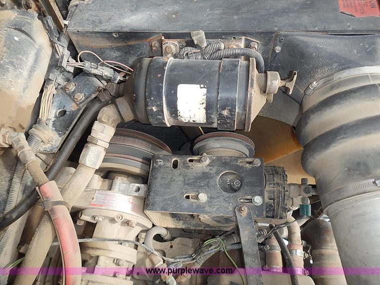 image for item J3228 1990 International 9300 semi truck