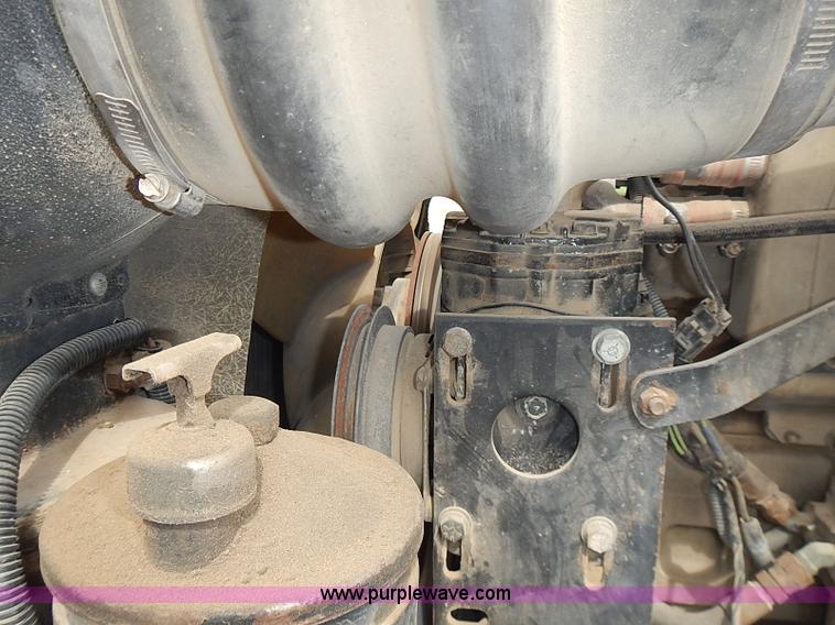 image for item J3228 1990 International 9300 semi truck