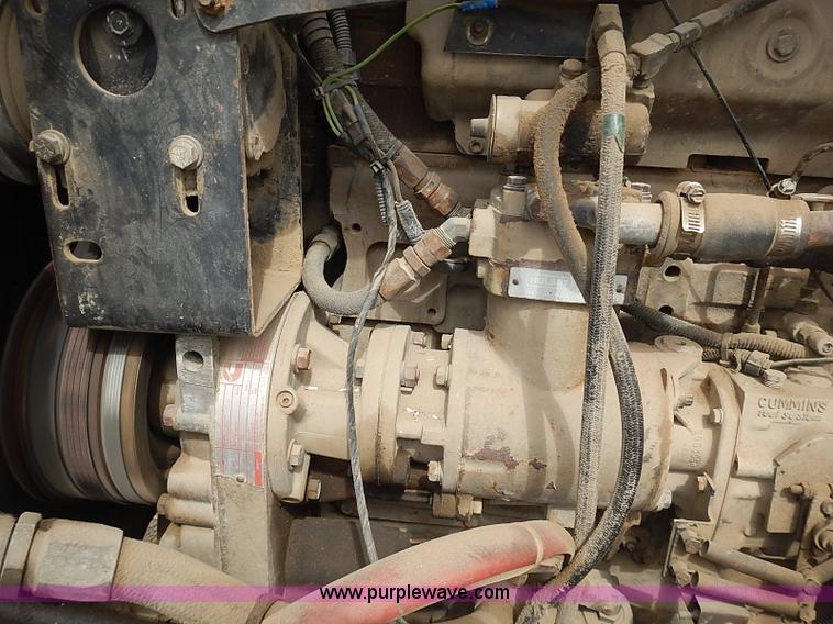 image for item J3228 1990 International 9300 semi truck