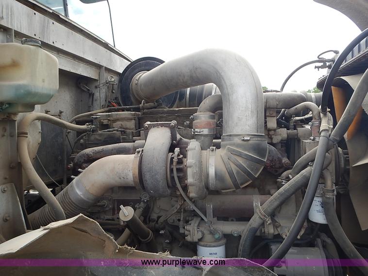 image for item J3228 1990 International 9300 semi truck