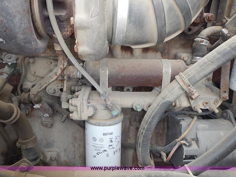 image for item J3228 1990 International 9300 semi truck