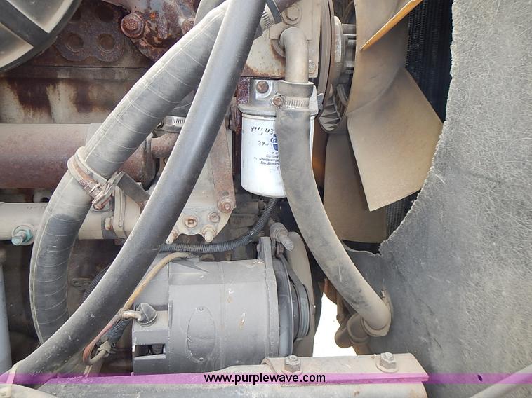 image for item J3228 1990 International 9300 semi truck