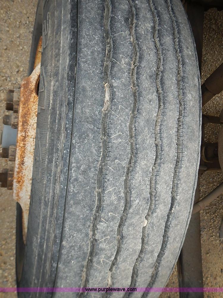 image for item J3228 1990 International 9300 semi truck