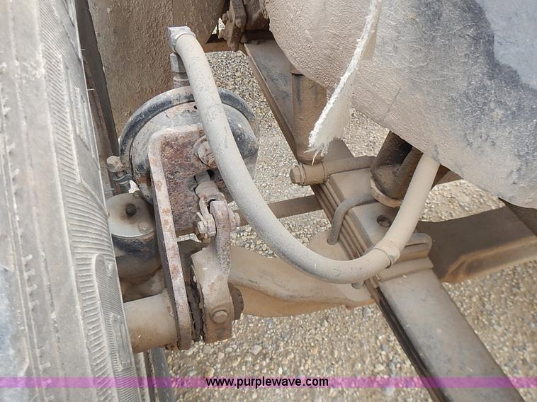 image for item J3228 1990 International 9300 semi truck