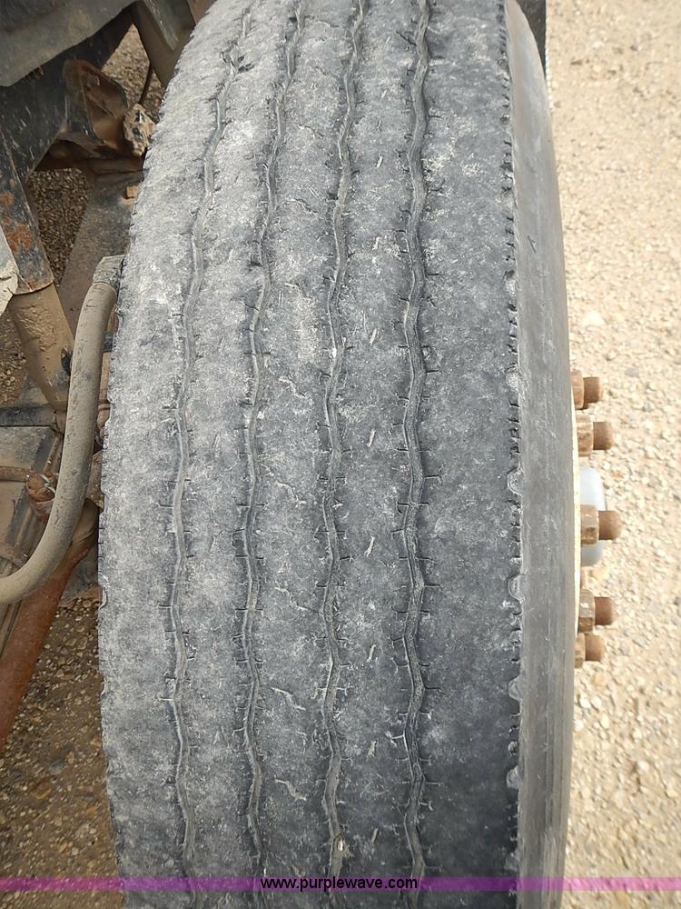 image for item J3228 1990 International 9300 semi truck