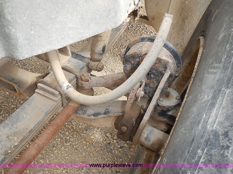 image for item J3228 1990 International 9300 semi truck