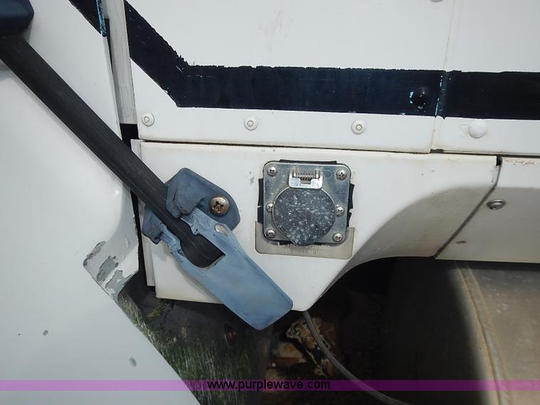 image for item J3228 1990 International 9300 semi truck