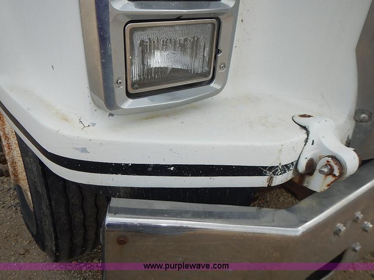 image for item J3228 1990 International 9300 semi truck