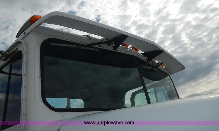 image for item J3228 1990 International 9300 semi truck