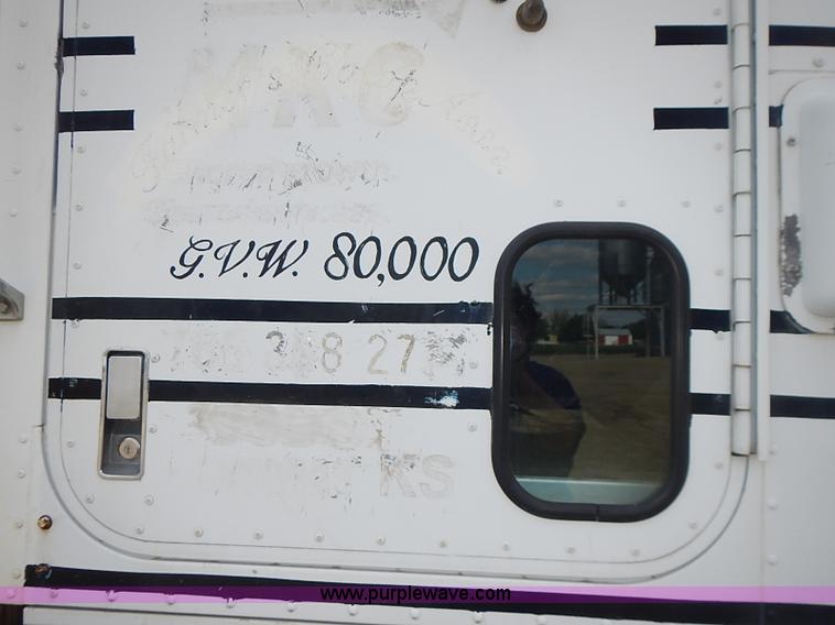 image for item J3228 1990 International 9300 semi truck