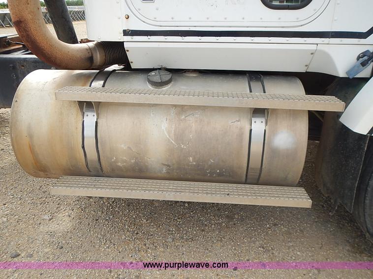 image for item J3228 1990 International 9300 semi truck