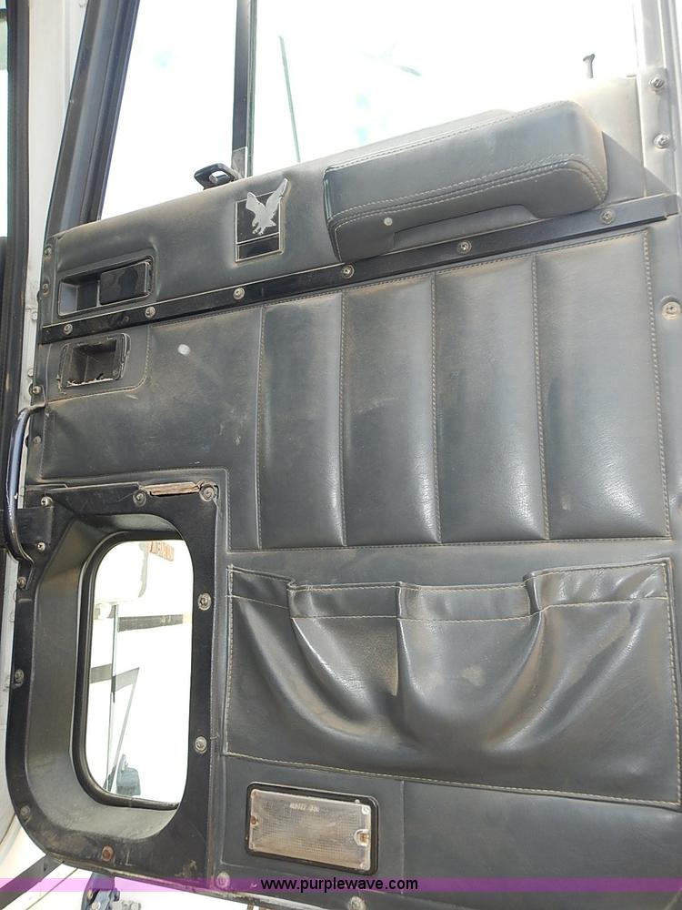 image for item J3228 1990 International 9300 semi truck