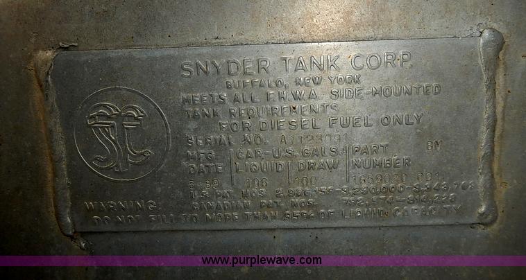 image for item J3228 1990 International 9300 semi truck