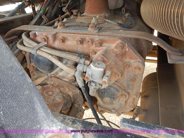 image for item J3228 1990 International 9300 semi truck