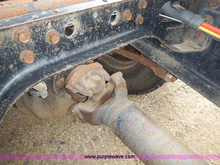 image for item J3228 1990 International 9300 semi truck