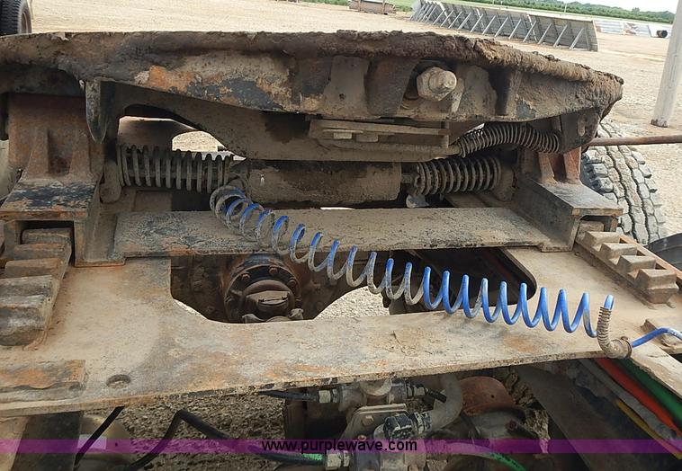 image for item J3228 1990 International 9300 semi truck