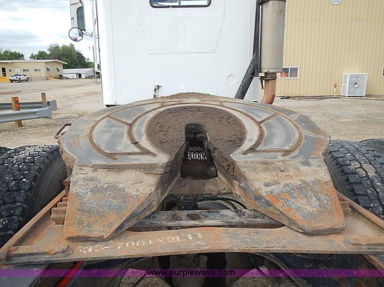 image for item J3228 1990 International 9300 semi truck