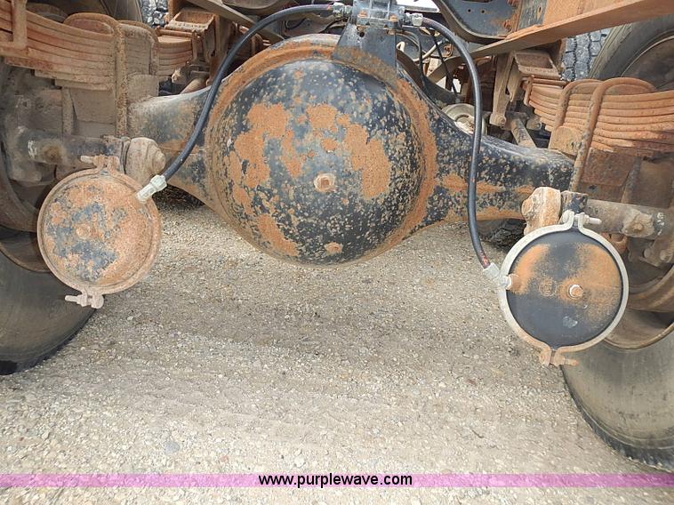 image for item J3228 1990 International 9300 semi truck