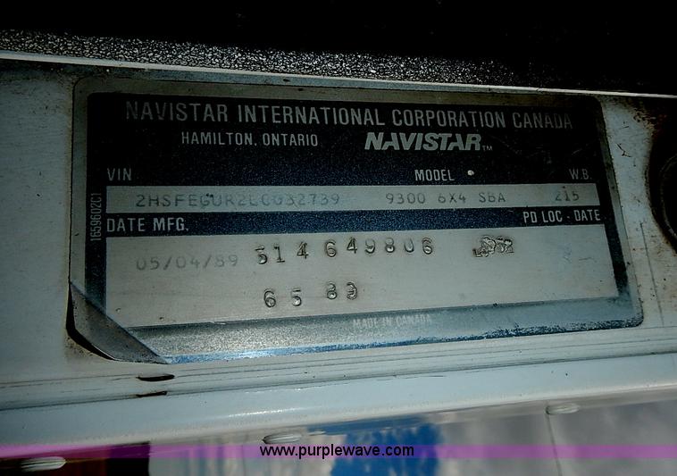 image for item J3228 1990 International 9300 semi truck