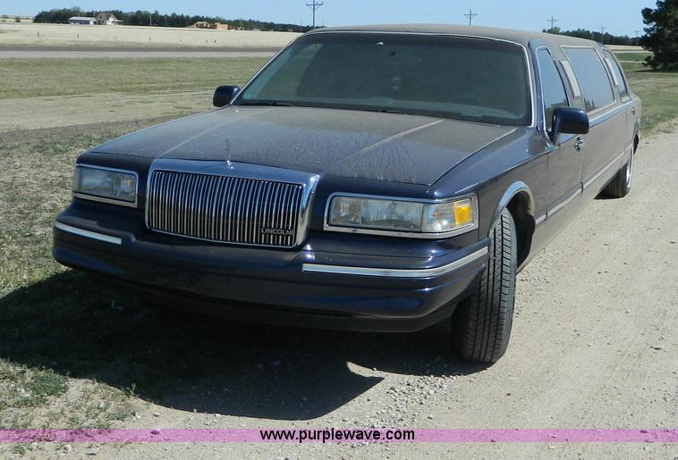 image for item AL9991 1997 Lincoln Town Car Executive limousine