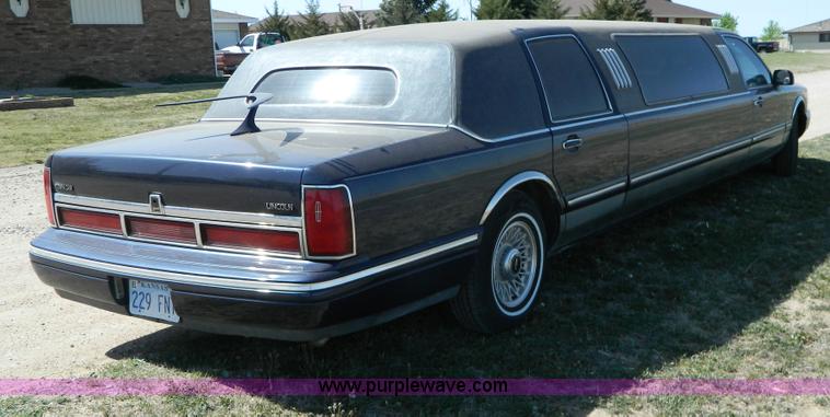 image for item AL9991 1997 Lincoln Town Car Executive limousine