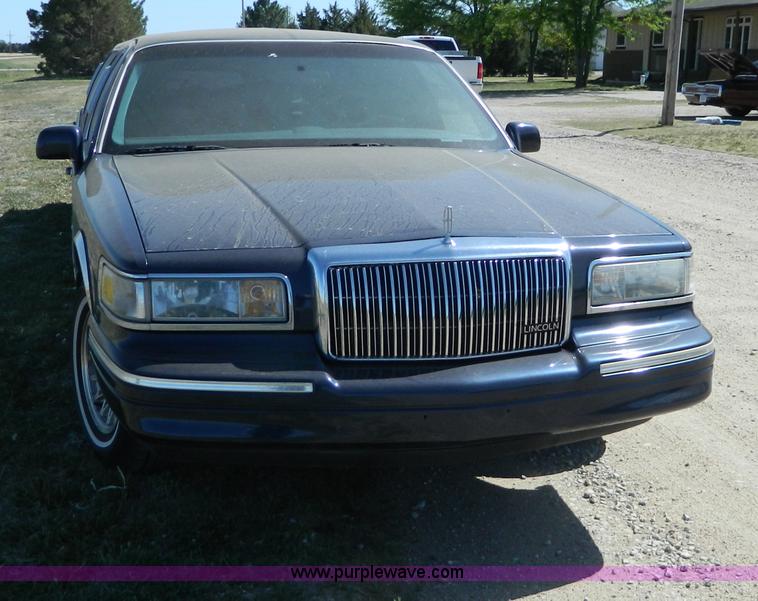 image for item AL9991 1997 Lincoln Town Car Executive limousine