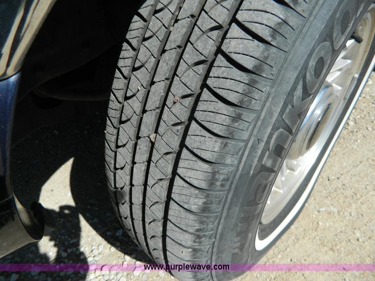 image for item AL9991 1997 Lincoln Town Car Executive limousine